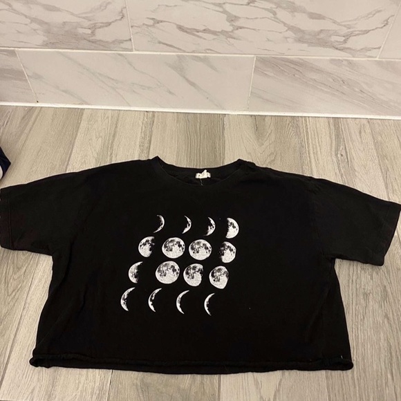 Garage Moon Cropped top - Picture 2 of 2